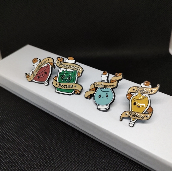 Kawaii Enamel Pin Harry Potter Magical Potions set plus hard gift box. - Picture 1 of 5